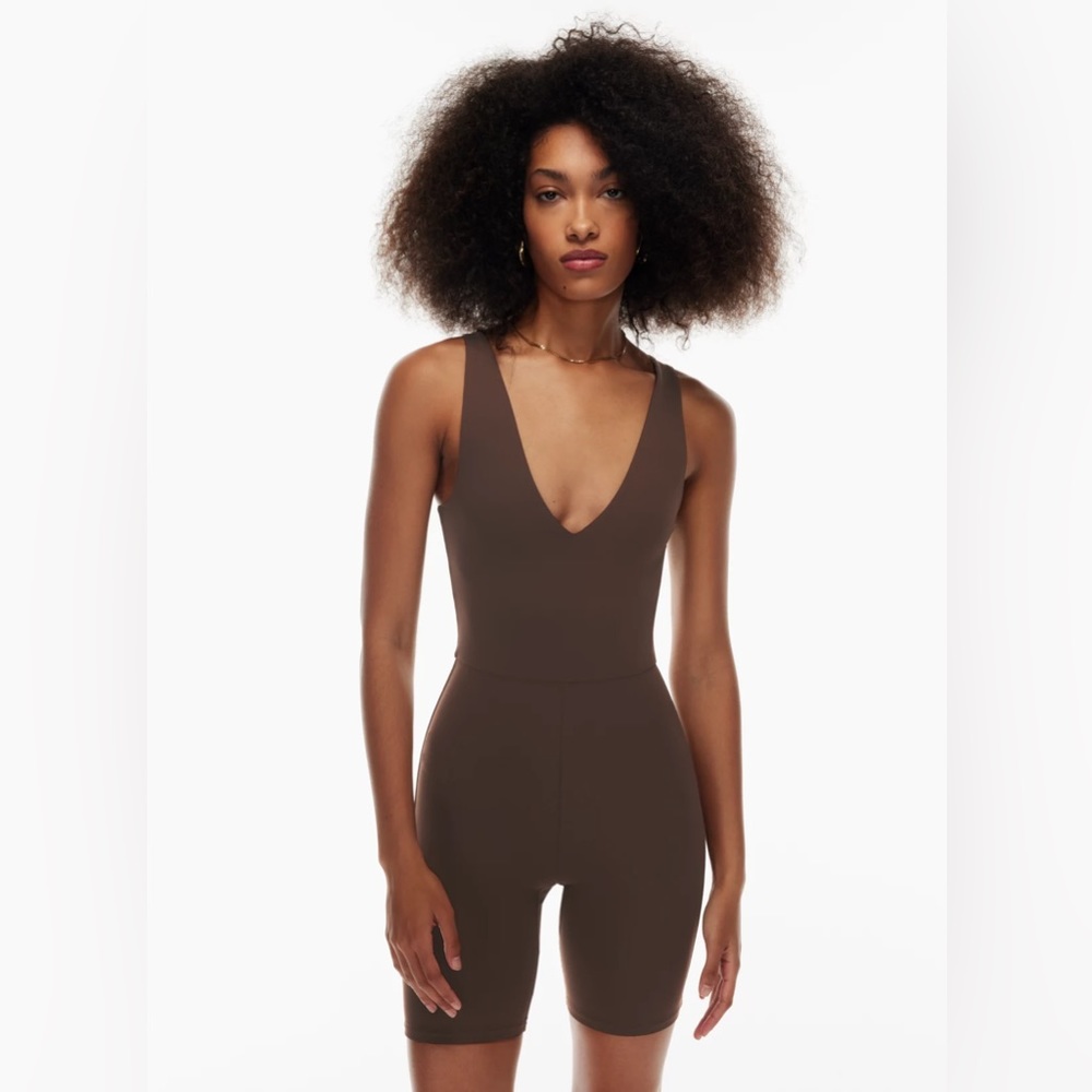 Aritzia Babaton Contour V-Neck Romper